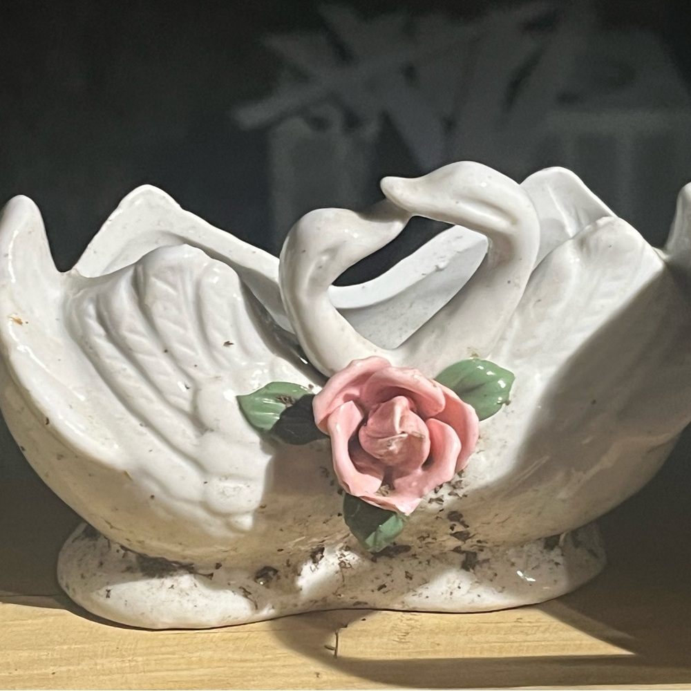 Elegant White Swan Sculpture with Pink Rose